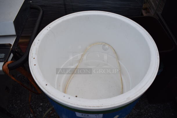 Poly Ice Bin on Casters. 23x23x35 - Image 4 of 4