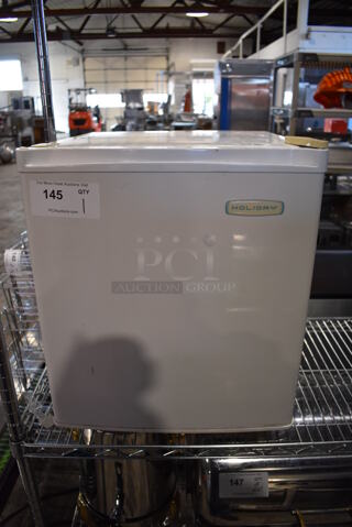 Holiday HRC02L1DW0 Metal Mini Cooler. 115 Volts, 1 Phase. 17.5x19x20. Tested and Working!