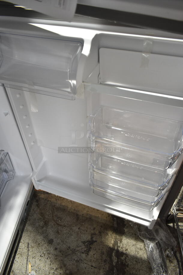 BRAND NEW SCRATCH AND DENT! 2023 Whirlpool WRT311FZDM02 Stainless Steel Cooler Freezer Combo. 115 Volts, 1 Phase. Tested and Working! - Image 5 of 7