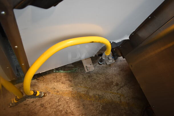 BRAND NEW SCRATCH AND DENT! Toastmaster TCT-1627 R Stainless Steel Commercial Floor Style Natural Gas Powered Tandoori / Tandoor Oven. 85,500 BTU. - Image 8 of 10