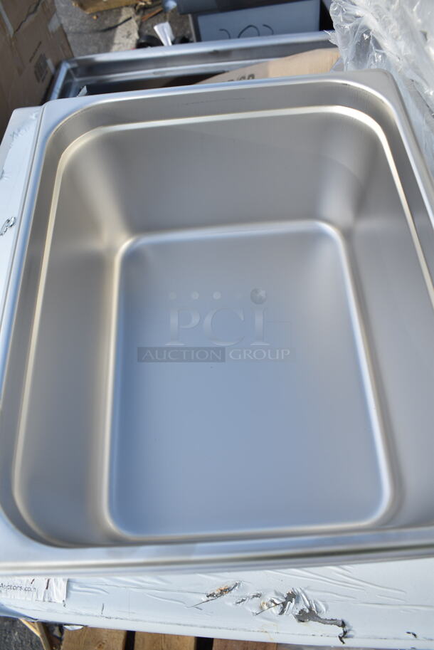 16 BRAND NEW SCRATCH AND DENT! Vollrath Stainless Steel Drop Ins / Lid Including Two 4070120 1/2 Size Lids, Two 4070269 1/2x6 Size Drop In Bins, Four 4070110 Full Size Lids, Nine 4070069 1/1x6 Size Bins.  - Image 4 of 10