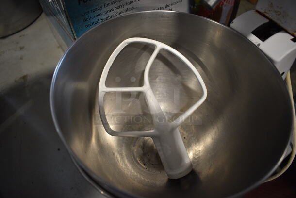 KitchenAid K45SS Metal Countertop 4.5 Quart Planetary Dough Mixer w/ Metal Mixing Bowl and Paddle Attachment. 115 Volts, 1 Phase. 9x15x14. Tested and Working! - Image 2 of 4