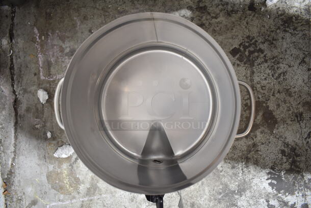 2 BRAND NEW SCRATCH AND DENT! Items; Avantco 177ITD2GRDMV ITD2-GRD-MV 2 Gallon Round Iced Tea Dispenser with Stainless Steel Valve and Bunn TDO-N-3.5 3.5 Gallon Narrow Iced Tea Dispenser. 2 Times Your Bid!  - Image 4 of 8