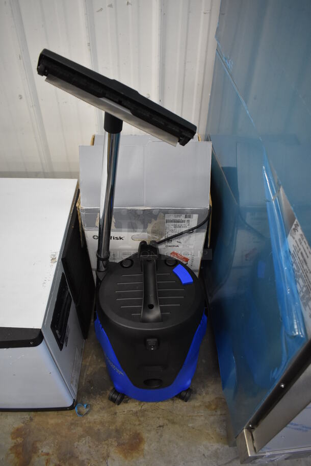 BRAND NEW IN BOX! Nilfisk AERO 21-01 PC US PC Poly Blue and Black Shop Vac Vacuum Cleaner on Casters. 120 Volts, 1 Phase. 14x14x20. Tested and Working! - Image 5 of 6