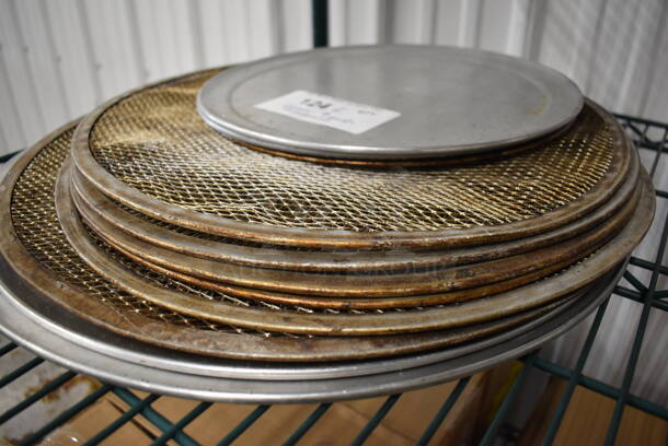 ALL ONE MONEY! Lot of 4 Round Metal Pizza Baking Pans and 9 Mesh Round Pizza Screens. Includes 12x12 - Image 3 of 3