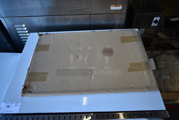 BRAND NEW SCRATCH AND DENT! Avantco 177CO38M Stainless Steel Commercial Countertop Electric Powered Full Size Convection Oven. 208/240 Volts, 1 Phase.  - Image 3 of 5