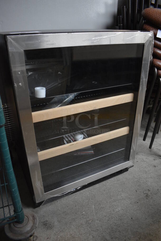 BRAND NEW! Azure Model A124BEV-S Metal Mini Cooler Merchandiser. 115 Volts, 1 Phase. 23.5x22x33.5. Tested and Working! - Image 3 of 7