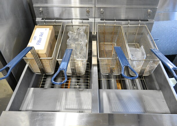 BRAND NEW SCRATCH AND DENT! Pitco Frialator SSH55 Stainless Steel Commercial Natural Gas Powered 2 Bay Deep Fat Fryer w/ 4 Metal Fry Baskets and 4 Splash Guards on Commercial Casters. 80,000 BTU.  - Image 3 of 12