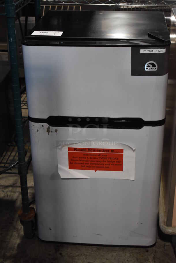 Igloo FR834IB Metal Mini Cooler Freezer Combo Unit. 115 Volts, 1 Phase. 19x20x33. Tested and Working! - Image 1 of 7