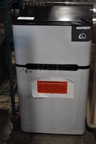 Igloo FR834IB Metal Mini Cooler Freezer Combo Unit. 115 Volts, 1 Phase. 19x20x33. Tested and Working!