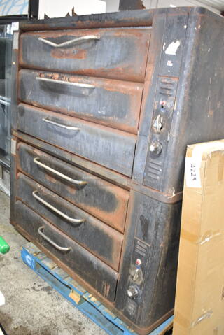 2 Blodgett 981 Metal Commercial Natural Gas Powered Double Deck Pizza Ovens. 50,000 BTU. 2 Times Your Bid!