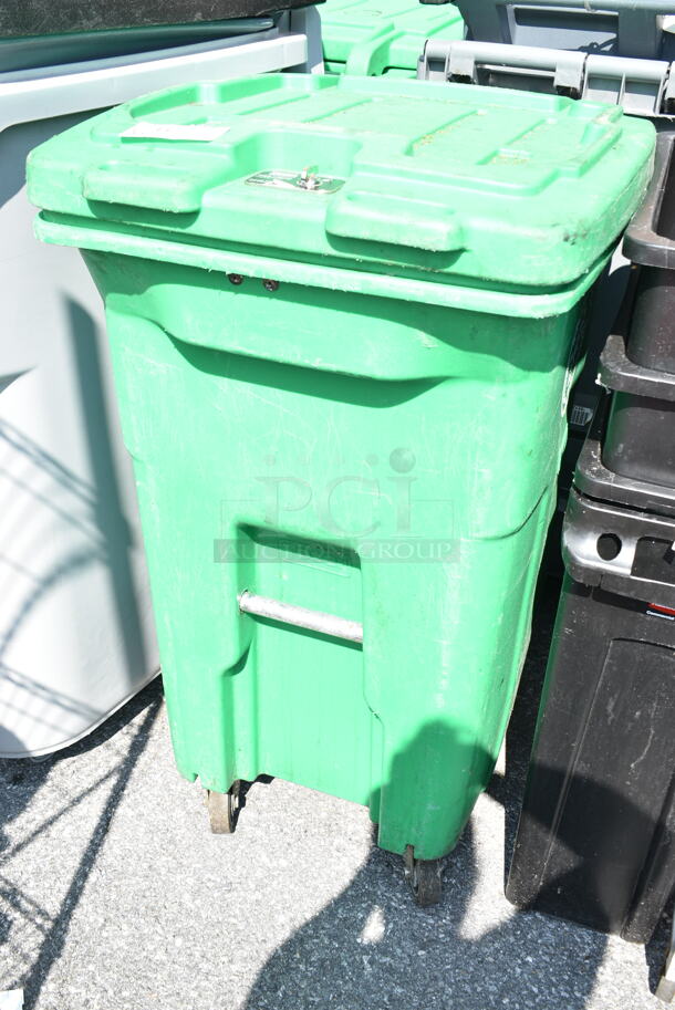 4 Outdoor Trash Cans. 27x32x42, 23x33x45, 26x31x32, 27x31x43. 4 Times Your Bid!  - Image 2 of 12