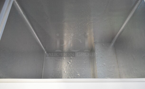 Hisense WFC070M6RWD Metal Chest Freezer w/ Hinge Lid. 115 Volts, 1 Phase. Tested and Working! - Image 3 of 4