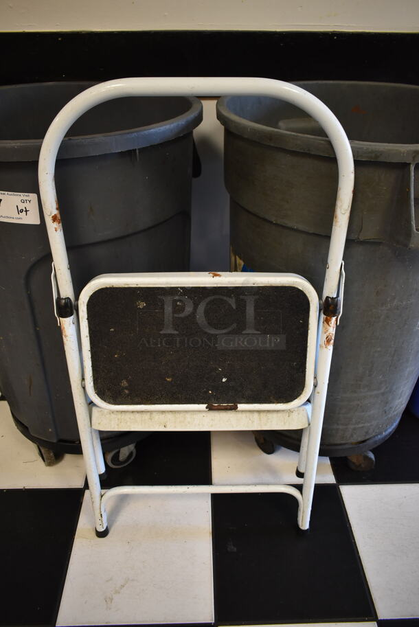 ALL ONE MONEY! Lot of 2 Gray Trash Cans, Blue and White Portable Cooler and Stepstool. Does Not Include Fire Extinguisher. (kitchen) - Image 4 of 9