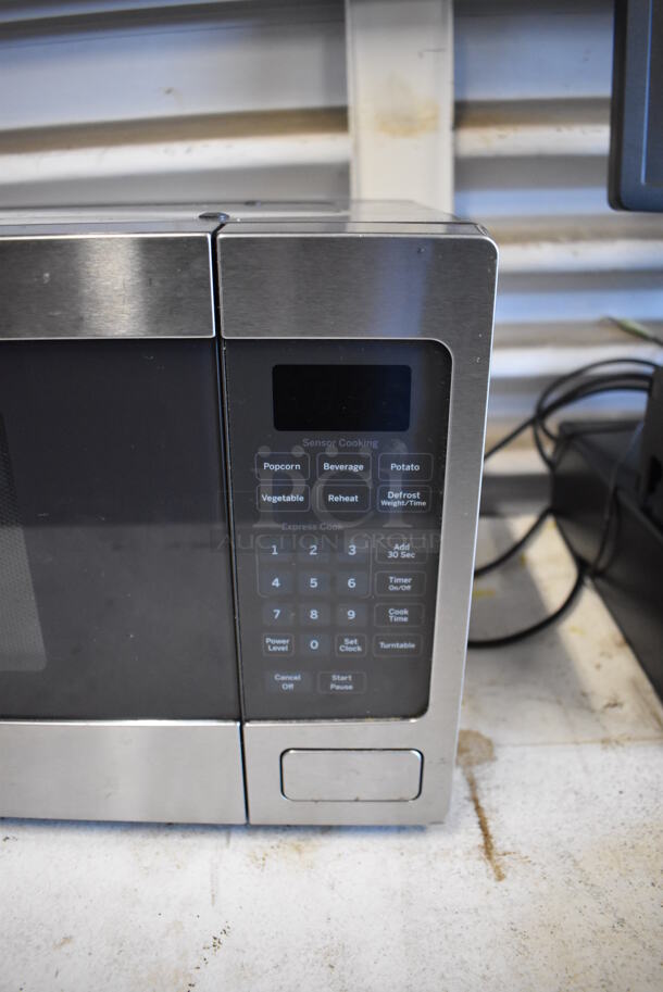 General Electric PEM31SF1SS Countertop Microwave Oven. 120 Volts, 1 Phase. 24x12x12 - Image 6 of 6