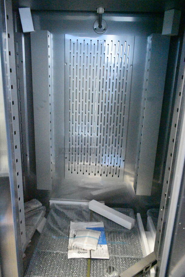 BRAND NEW SCRATCH AND DENT! 2024 Avantco 178SS3FHC 81 5/16" Stainless Steel Solid Door Reach-In Freezer on Commercial Casters. 115 Volts, 1 Phase. Tested and Working! - Image 5 of 7