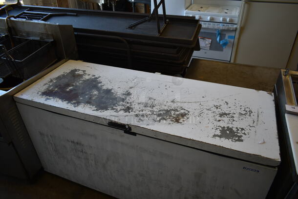 Ojeda NCF-68 Metal Chest Freezer w/ Hinge Lid. 120 Volts, 1 Phase. Tested and Working! - Image 2 of 5