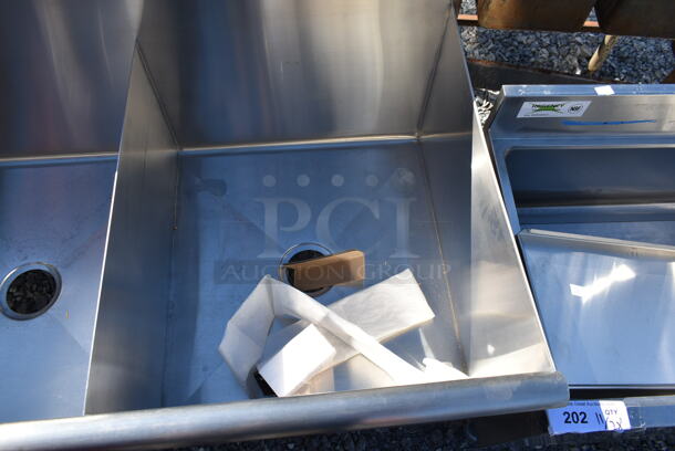 BRAND NEW SCRATCH AND DENT! Stainless Steel Commercial 3 Bay Sink. Bays 20.5x24 - Image 2 of 5