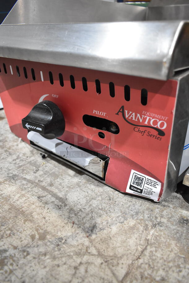 BRAND NEW SCRATCH AND DENT! Avantco 177CAG15MG Stainless Steel Commercial Countertop Natural Gas Powered Flat Top Griddle. 30,000 BTU.  - Image 5 of 8