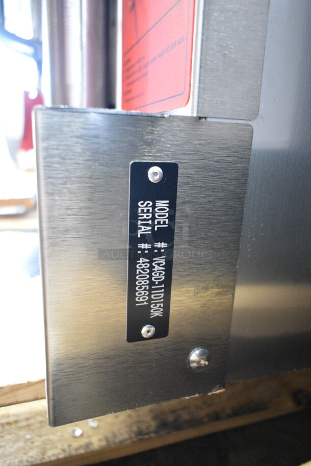 BRAND NEW SCRATCH AND DENT! Vulcan VC4GD-11D150K Stainless Steel Natural Gas Single Deck Full Size Gas Convection Oven with Solid State Controls. 50,000 BTU. No Legs. See Pictures for Broken Glass Pane.  - Image 9 of 9