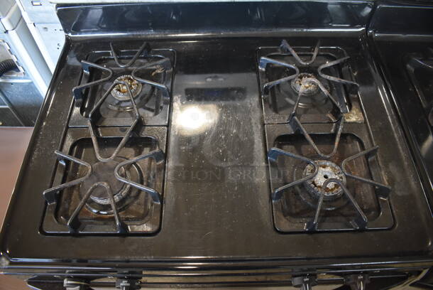 Whirlpool Chrome Finish Natural Gas Powered 4 Burner Range w/ Oven. 30x26x47 - Image 2 of 6