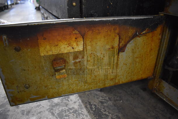 Cecilware Stainless Steel Commercial Countertop Natural Gas Powered Deep Fat Fryer w/ 2 Metal Fry Baskets. 18x23x25 - Image 7 of 7