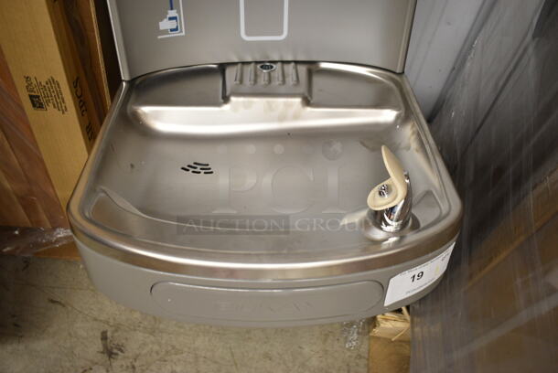 BRAND NEW SCRATCH AND DENT! Zurn Elkay  EZSDWS_1G Light Gray Hands-Free Filtered Bottle Filling Station with Drinking Fountain - Image 4 of 7