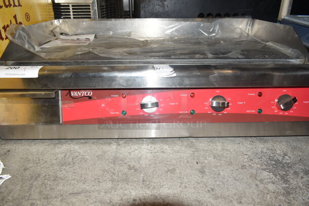 BRAND NEW SCRATCH AND DENT! Avantco 177EG30N Stainless Steel Commercial Countertop Electric Powered Flat Top Griddle w/ Thermostatic Controls. 208/240 Volts, 1 Phase. - Image 3 of 5
