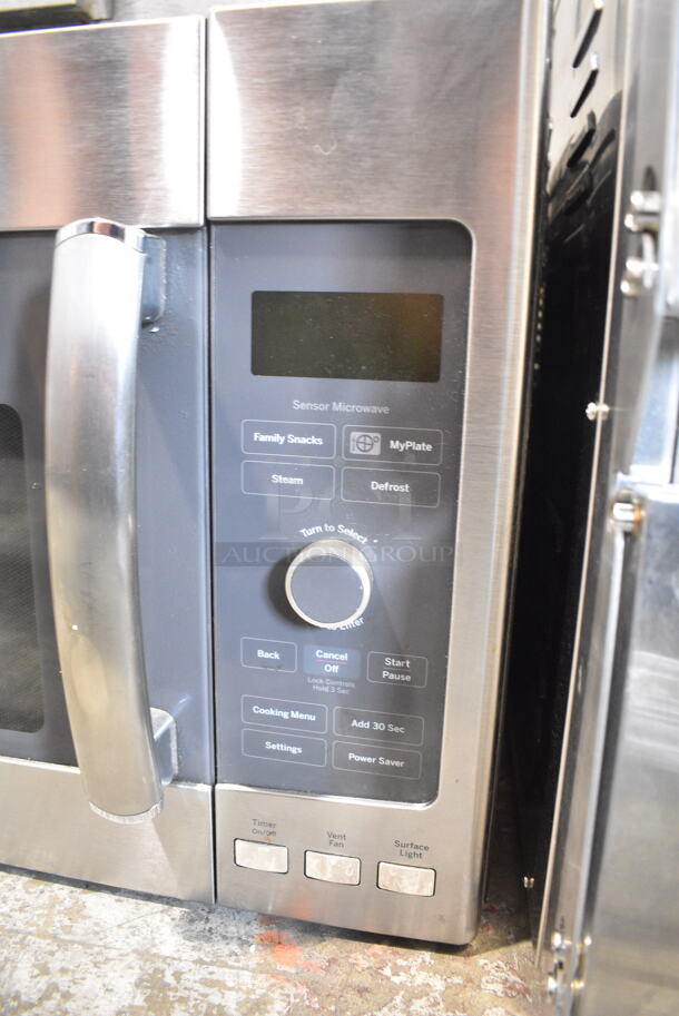 2015 General Electric GE PVM9215SF3SS Stainless Steel Microwave Oven w/ Plate. 120 Volts, 1 Phase.  - Image 2 of 4
