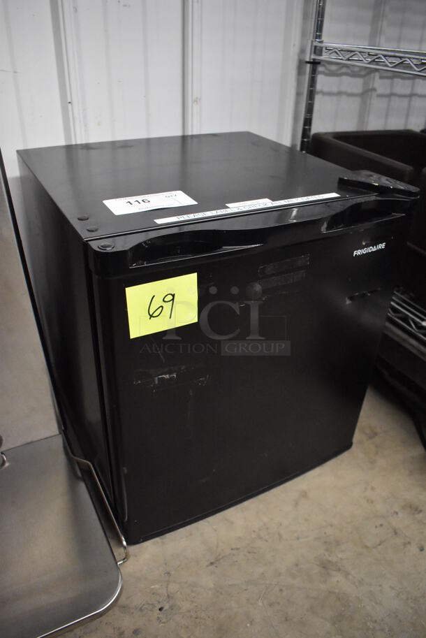 Frigidaire EFR100 Metal Mini Cooler. 115 Volts, 1 Phase. 18x18x20. Tested and Working! - Image 3 of 6
