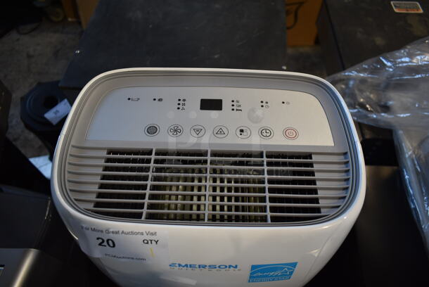 BRAND NEW SCRATCH AND DENT! Emerson EBD30E1 30 Pint Portable 3 Speed Quiet Dehumidifier. 115 Volts, 1 Phase. Tested and Working! - Image 3 of 5