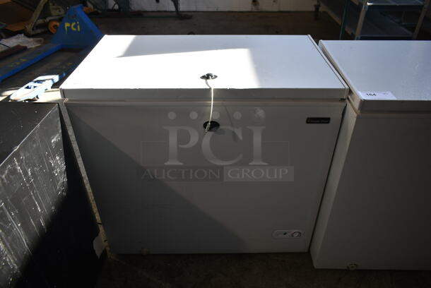 Magic Chef Metal Chest Freezer. 115 Volts, 1 Phase. Tested and Working! - Image 1 of 4
