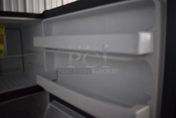BRAND NEW! GE Metal Cooler Freezer Combo Unit. 28x29x67. Tested and Working! - Image 5 of 8