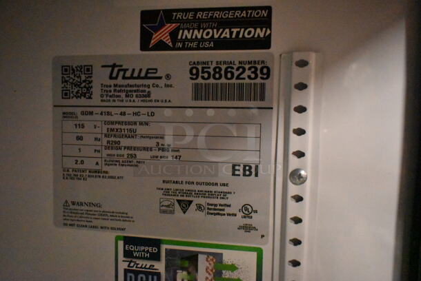 2019 True GDM-41SL-48-HC-LD Metal Commercial 2 Door Reach In Cooler Merchandiser w/ Poly Coated Racks. 115 Volts, 1 Phase. Tested and Powers On But Does Not Get Cold - Image 5 of 5