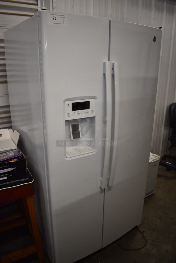 General Electric Model GSS25GGHGCWW French Style Cooler Freezer Combo Unit. 110-127 Volts, 1 Phase. 36x34x70. Tested and Working!