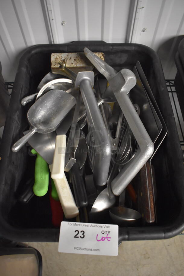 ALL ONE MONEY! Lot of Various Poly Utensils Including Scraper and Spatulas in Black Poly Bus Bin