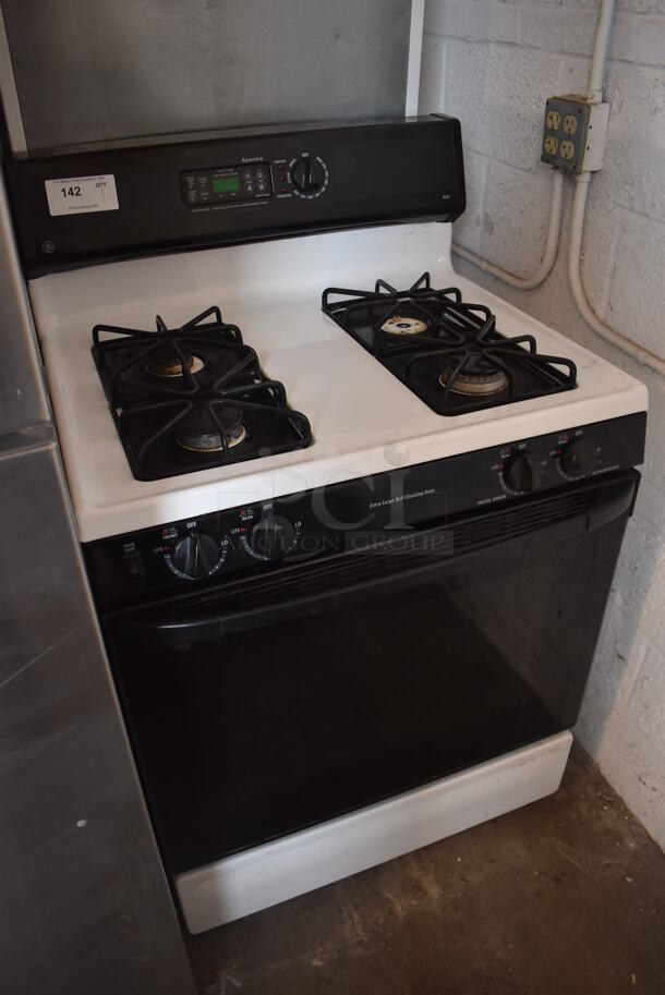 General Electric JGBP30BEA4WH Metal Natural Gas Powered 4 Burner Range w/ Oven. 30x27x47 - Image 2 of 8