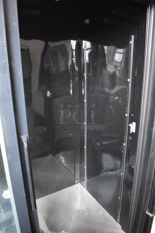 True GDM-47FC Metal Commercial 2 Door Reach In Cooler Merchandiser. 115 Volts, 1 Phase. Tested and Working! - Image 6 of 7