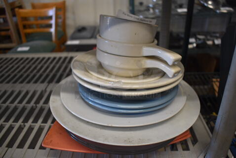 ALL ONE MONEY! Lot of 15 Various Dishes Including Ceramic Plates and Glass Plates! 
