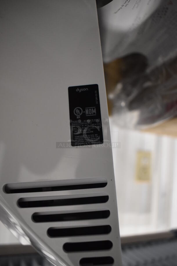 BRAND NEW IN BOX! Dyson HU02 Airblade V 307173-01 White ADA Compliant Hand Dryer. 120 Volts, 1 Phase. 9x15x5. Tested and Working! - Image 5 of 7