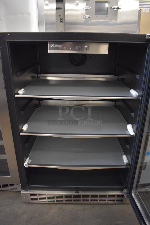 BRAND NEW SCRATCH AND DENT! Danby DBC162BLSST Stainless Steel Mini Single Door Reach In Cooler Merchandiser. 115 Volts, 1 Phase. 24x24.5x35. Tested and Working! - Image 5 of 7