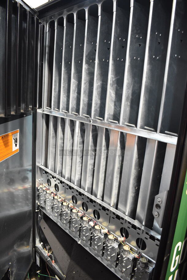 Vendo 721GDP004 Metal Commercial Vending Machine w/ Credit Card Reader. Lock Was Removed; No Key. 115 Volts, 1 Phase. Tested and Working! - Image 4 of 7