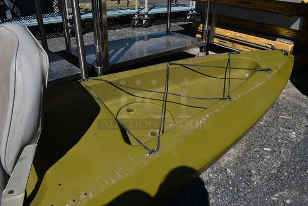 14' Green Kayak. 168x30x24 - Image 4 of 4