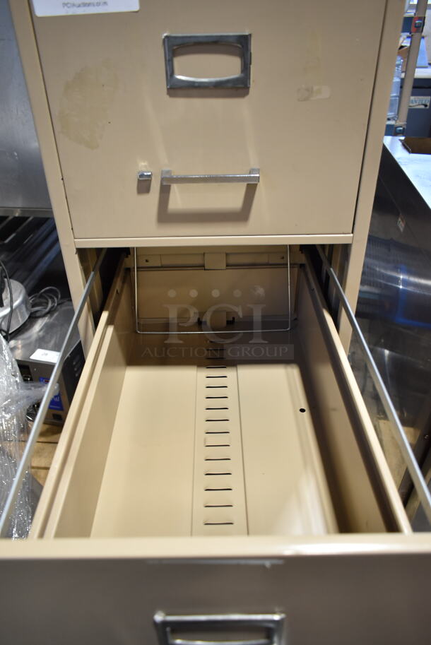 Commodore Metal 4 Drawer Filing Cabinet.  - Image 3 of 7