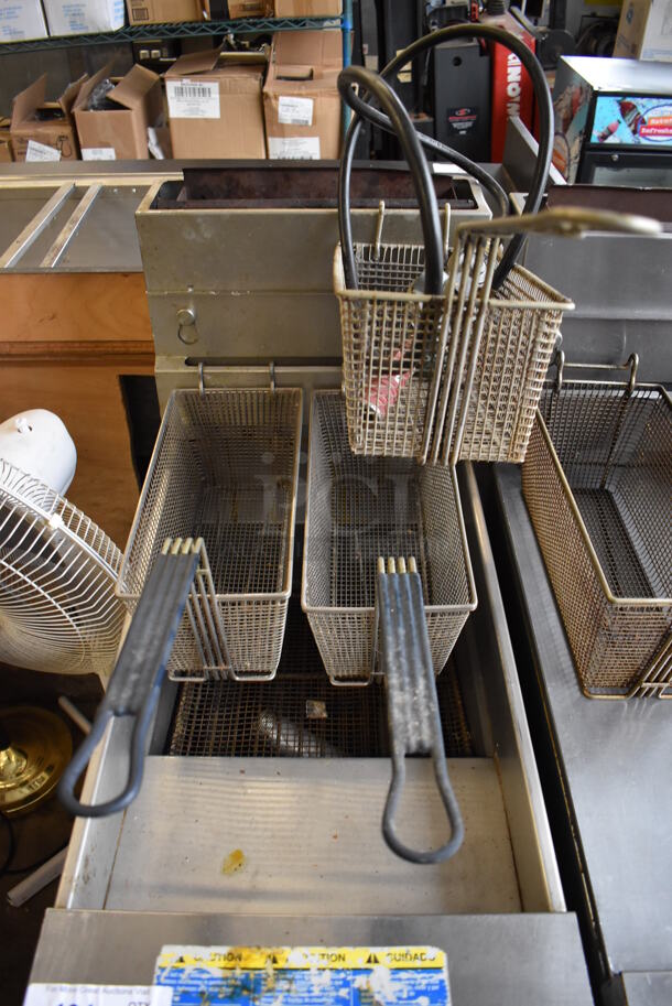Pitco Frialator SG14RS Stainless Steel Commercial Floor Style Propane Gas Powered Deep Fat Fryer on Commercial Casters w/ 3 Metal Fry Baskets and Metal Lid. 122,000 BTU. 16x35x47 - Image 3 of 7