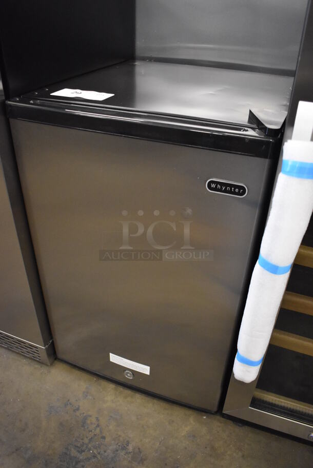 BRAND NEW SCRATCH AND DENT! Whynter CUF-210SSa Stainless Steel Mini Freezer. 115 Volts, 1 Phase. 17.5x20x27.5. Tested and Working! - Image 3 of 5