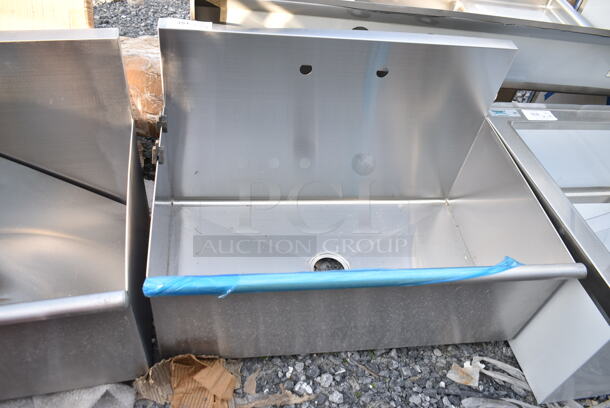 BRAND NEW SCRATCH AND DENT! Stainless Steel Commercial Single Bay Sink. No Legs.  - Image 2 of 5