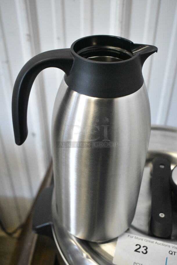 4 BRAND NEW SCRATCH AND DENT! Service Ideas FCC20SS 67 3/5 oz Carafe w/ PushButton Lid - Vacuum Insulated; 2 Black Lid, 2 Blue Lid. 4 Times Your Bid!  - Image 3 of 8