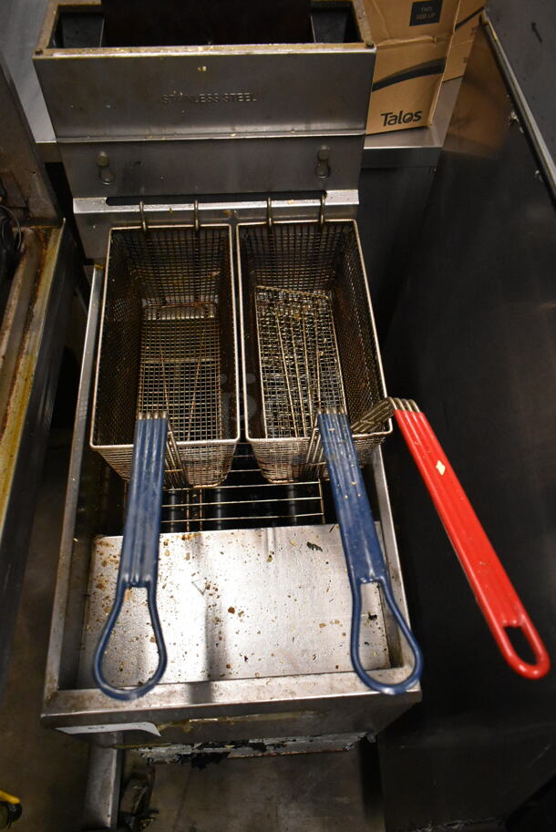 Stainless Steel Commercial Natural Gas Powered Deep Fat Fryer w/ 2 Metal Fry Baskets. 90,000 BTU.  - Image 2 of 6