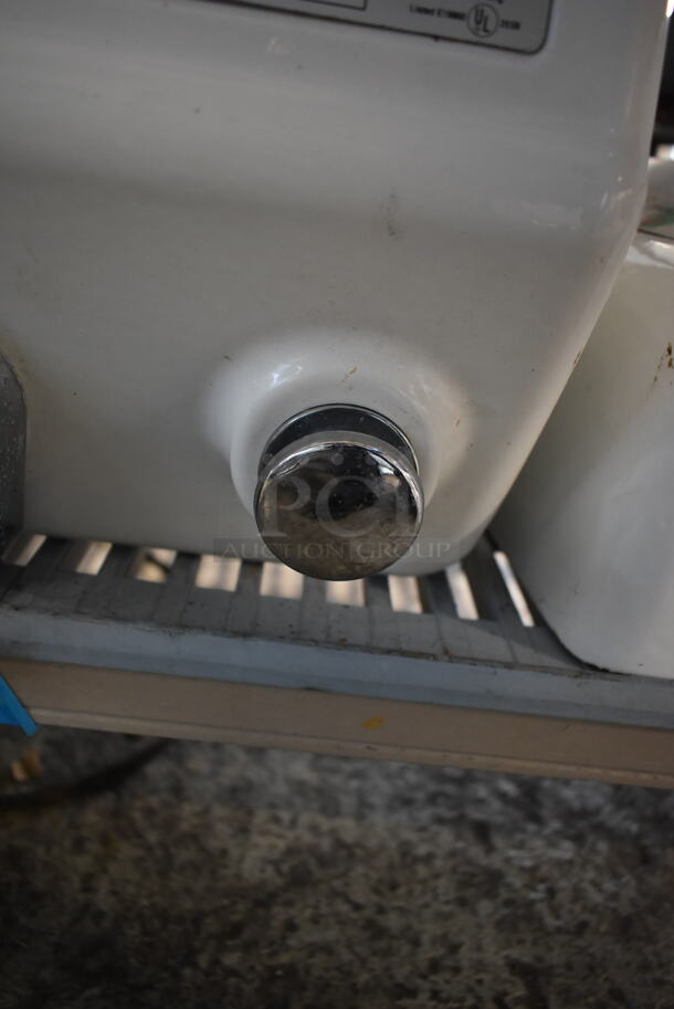 World Dryer A54 Metal Wall Mount Hand Dryer. 230 Volts. - Image 5 of 7